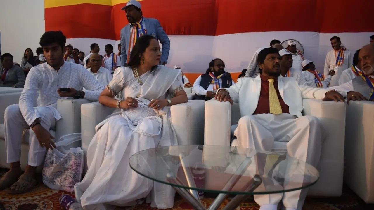 राज्य मंत्री और रिपब्लिकन पार्टी ऑफ इंडिया के अध्यक्ष रामदास अठावले ने सम्मेलन के आयोजन में महत्वपूर्ण भूमिका निभाई. 