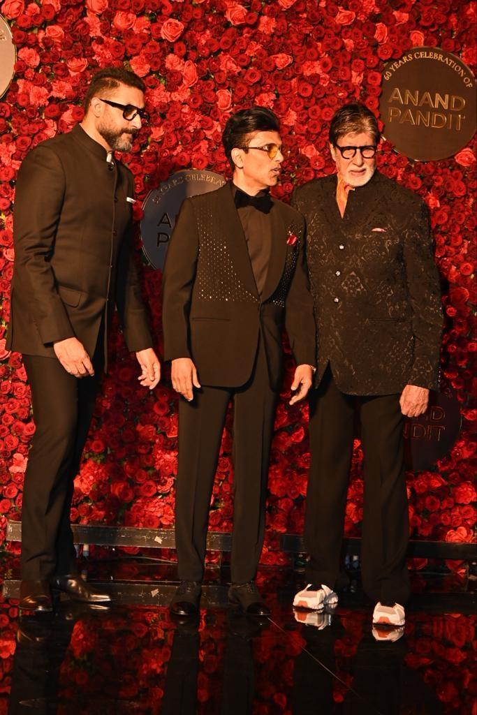 कहां यह भी जा रहा है कि एक्ट्रेस ऐश्वर्या घर छोड़कर अपनी मां के घर रहने लगी हैं. 
