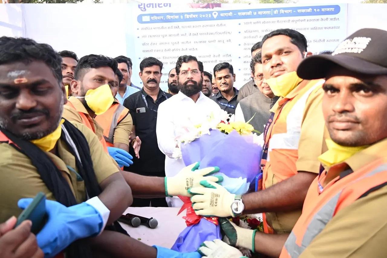 Maharashtra Chief Minister, Eknath Shinde, Maharashtra, cleanliness drive, Mumbai, BMC, Mumbai news, Mumbai News headlines, Mumbai News Today, Mumbai news updates, महाराष्ट्र के मुख्यमंत्री, एकनाथ शिंदे, महाराष्ट्र, स्वच्छता अभियान, मुंबई, बीएमसी, मुंबई न्यूज़, मुंबई समाचार सुर्खियाँ, मुंबई समाचार आज, मुंबई न्यूज़ अपडेट