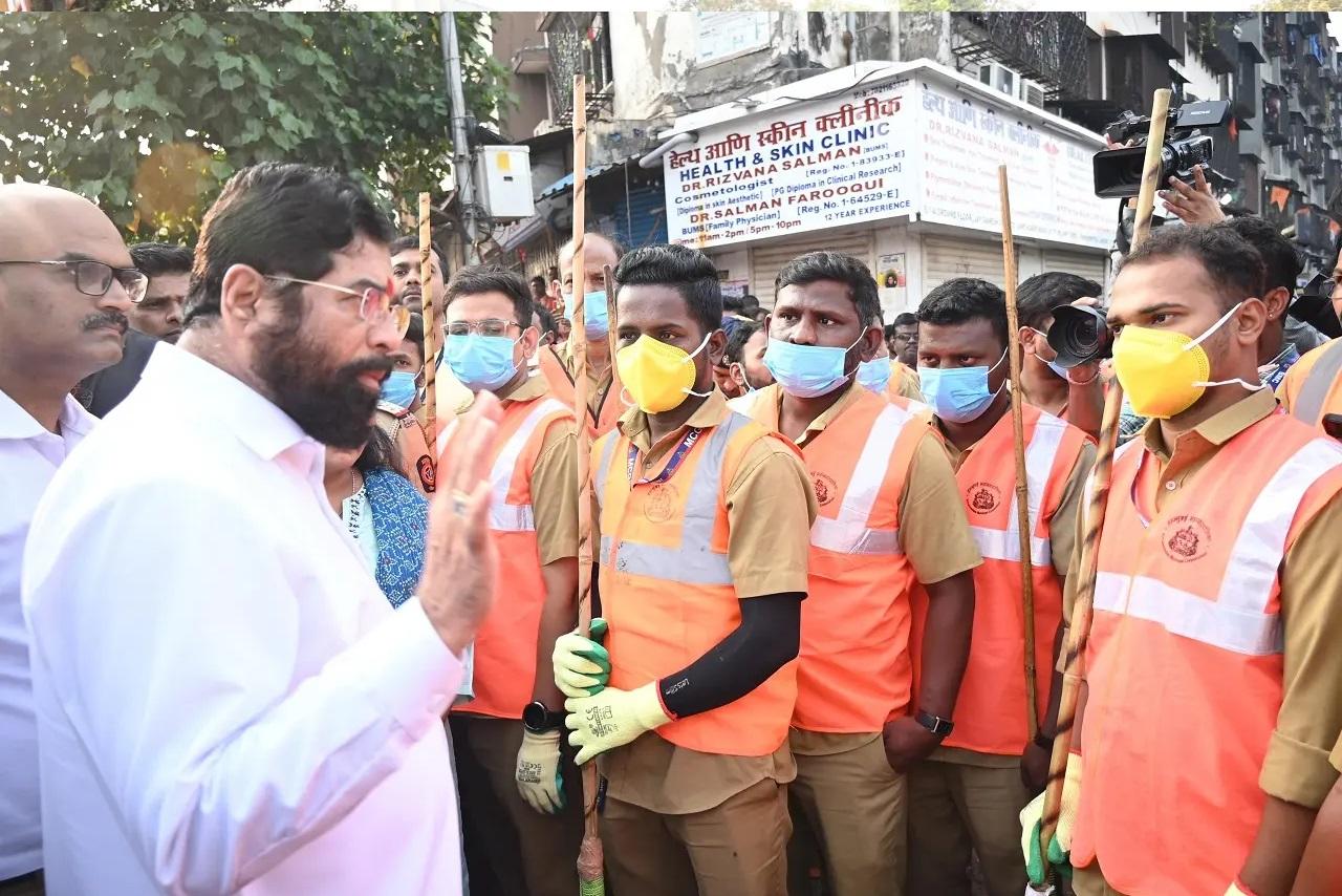 यहीं वजह है कि बीएमसी ने डीप क्लीन मुंबई अभियान की शुरुआत जोरदार तरीके से की है. 