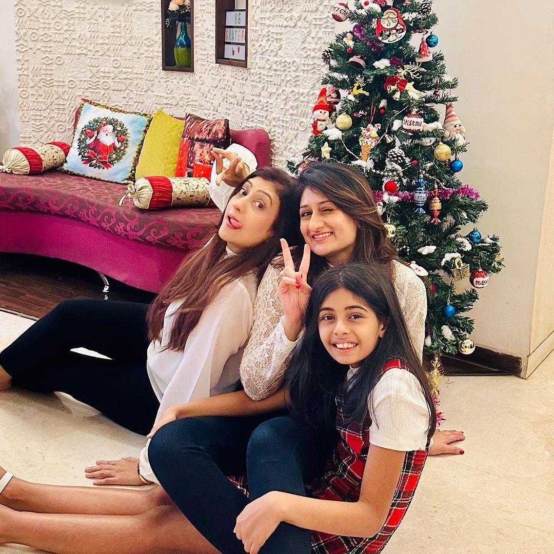 कुछ घंटो पहले शेयर इन तस्वीरों को अब तक 4 हजार से ज्यादा लाइक मिल चुके हैं. 