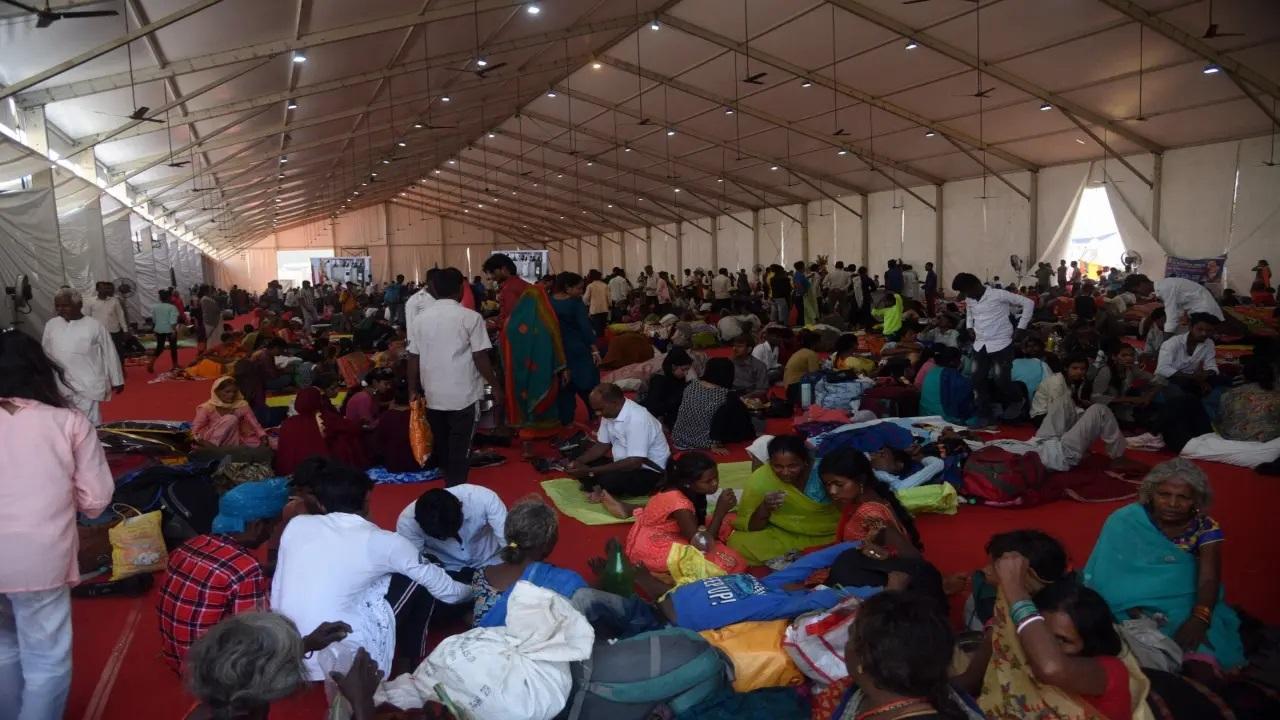 शिक्षा की परिवर्तनकारी शक्ति को पहचानते हुए, डॉ. अम्बेडकर ने जाति-आधारित उत्पीड़न की बेड़ियों को तोड़ने में इसके महत्व पर जोर दिया। वह स्वयं एक उच्च शिक्षित विद्वान थे, जिनके पास लंदन स्कूल ऑफ इकोनॉमिक्स से डॉक्टरेट सहित कई डिग्रियां थीं।