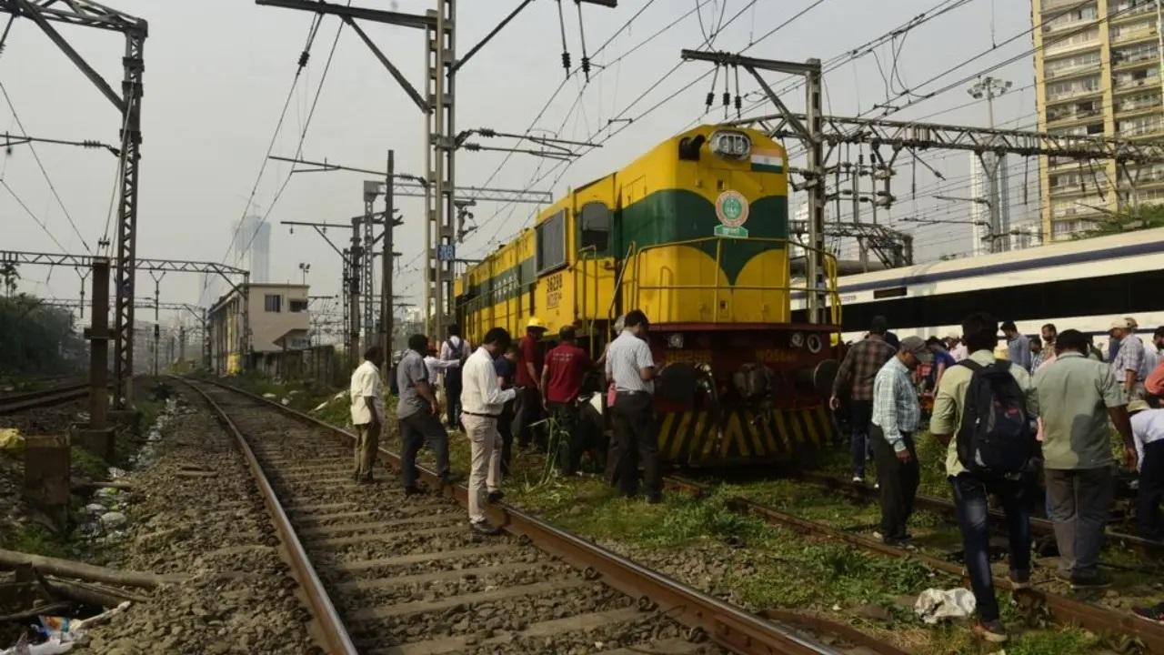 सीआर ने आधिकरिक बयान जारी करते हुए सोशल मीडिया पर लिखा- `12.43 बजे मझगांव यार्ड के पास एक शंटिंग इंजन का पहिया पटरी से उतर गया है. बायकुला से सीएसएमटी के बीच अप फास्ट लाइन यातायात प्रभावित है. ट्रेनों को अप फास्ट लाइन से अप स्लो लाइन पर डायवर्ट किया जा रहा है.`