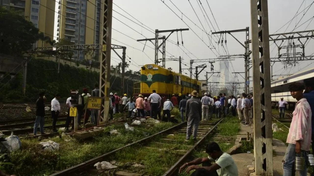 रेलवे अधिकारियों ने आगे कहा कि इस घटना से फास्ट लाइन पर जाने वाली सभी ट्रेनों की यातायात बाधित हुई है. इस व्यवधान से बायकुला और सीएसएमटी स्टेशनों के बीच ट्रेन यातायात प्रभावित हुआ.