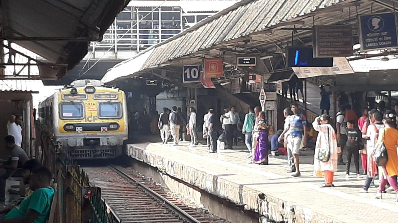 इसके बाद, प्लेटफार्म 3 प्लेटफार्म 9 में बदल किया गया है, प्लेटफार्म 4 अब 10 हो गया है, प्लेटफार्म 5 को 11 में बदल दिया गया है, प्लेटफार्म 6 को 12 कर दिया गया है और प्लेटफार्म 7 और 8 क्रमशः 13 और 14 तब्दील किया गया हैं. 