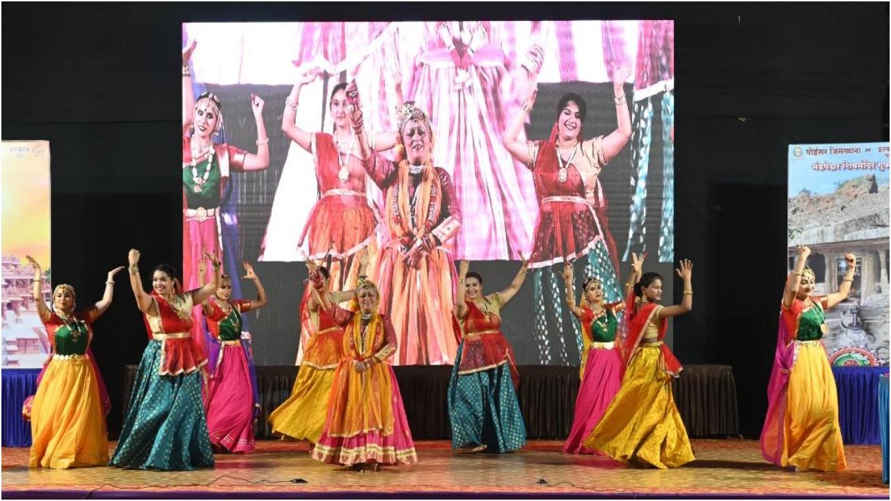 सांसद गोपाल शेट्टी ने उपस्थित नागरिकों से कहा, ``अपने बच्चों को बचपन से ही श्रीमद्भगवद्गीता का अध्ययन करने की आदत डालें. इसे अपने जीवन का हिस्सा बनायें. आज के युग में हमें इसी महान ग्रन्थ का सहारा लेकर अपने जीवन का सर्वोत्तम कार्य करना है.”
