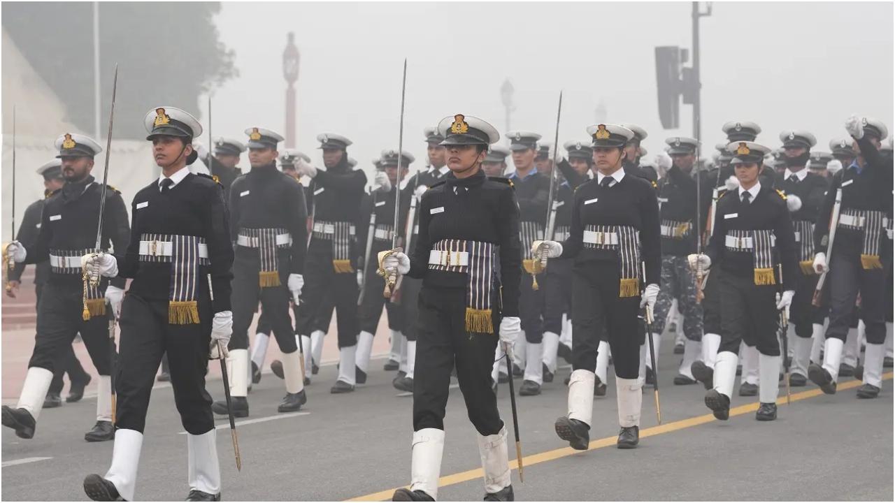 पंजाब के मुख्यमंत्री भगवंत मान ने गणतंत्र दिवस परेड में राज्य की झांकी को शामिल नहीं किए जाने को लेकर भाजपा नीत केंद्र सरकार पर निशाना साधा और आरोप लगाया कि केंद्र ने आम आदमी पार्टी शासित राज्यों के साथ भेदभाव किया है.