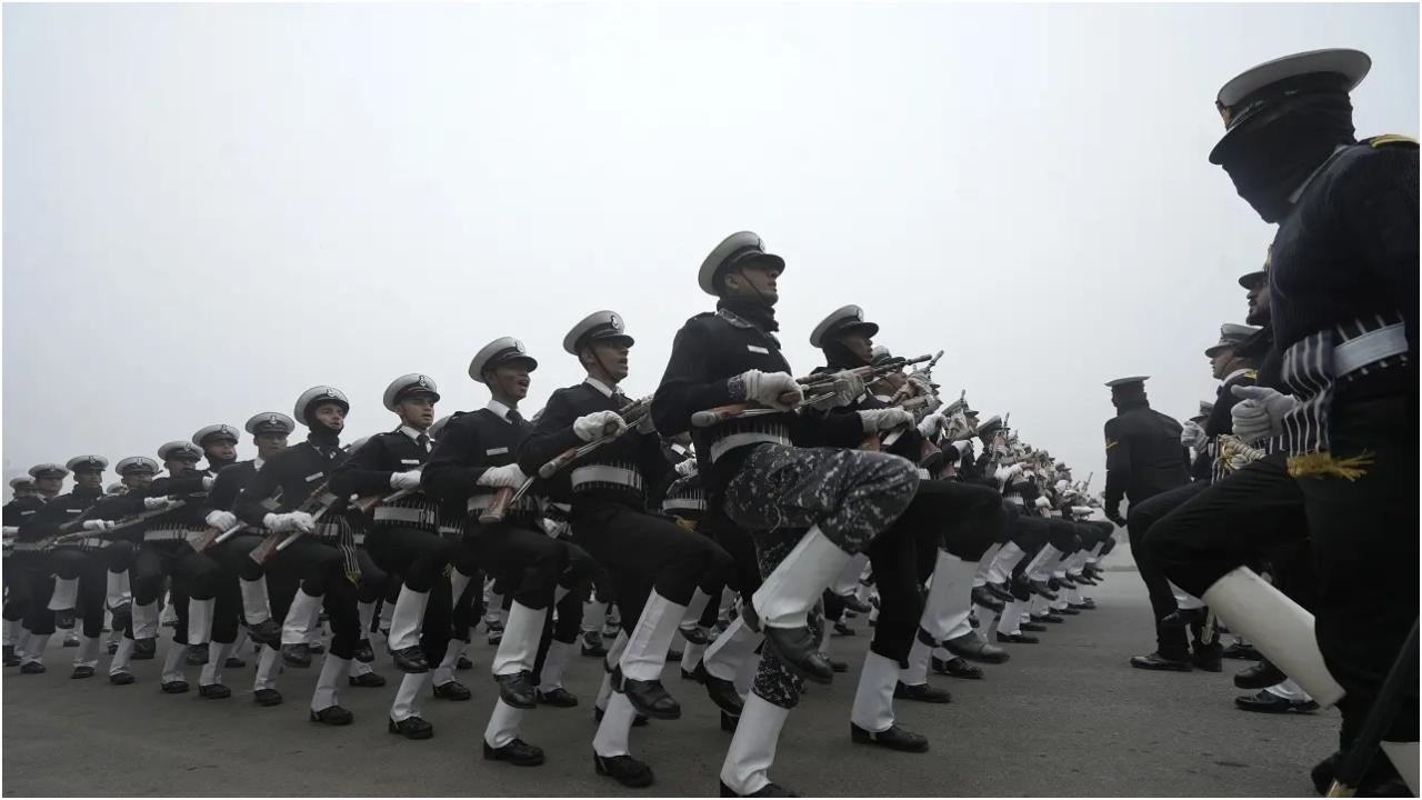 केंद्र ने आगामी गणतंत्र दिवस के लिए पंजाब, दिल्ली और हिमाचल प्रदेश की झांकी को खारिज कर दिया है. 