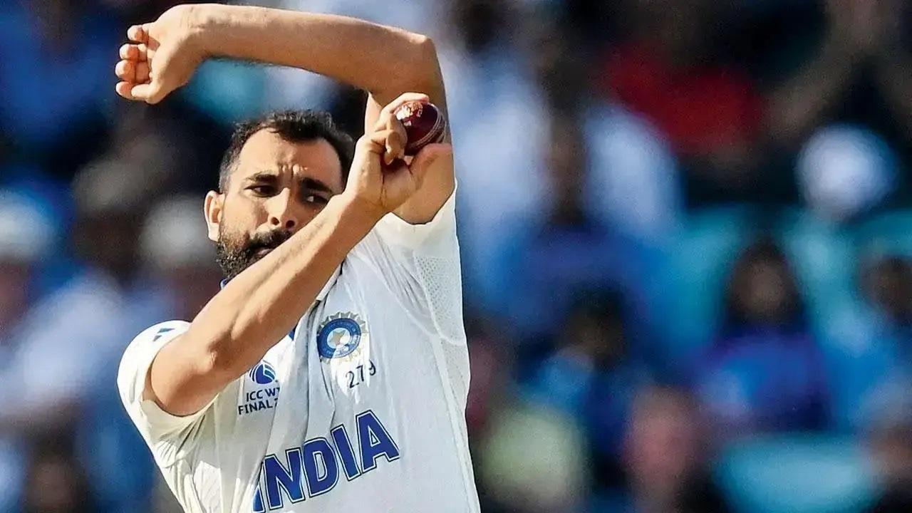 टीम इंडिया को अपने स्टार तेज गेंदबाज मोहम्मद शमी की कमी खलेगी क्योंकि वह चोटों से जूझ रहे हैं। लेकिन खेल के सबसे लंबे प्रारूप में जसप्रीत बुमराह की वापसी और मोहम्मद सिराज की मौजूदगी भारत के तेज गेंदबाजी आक्रमण को संभालेगी. 