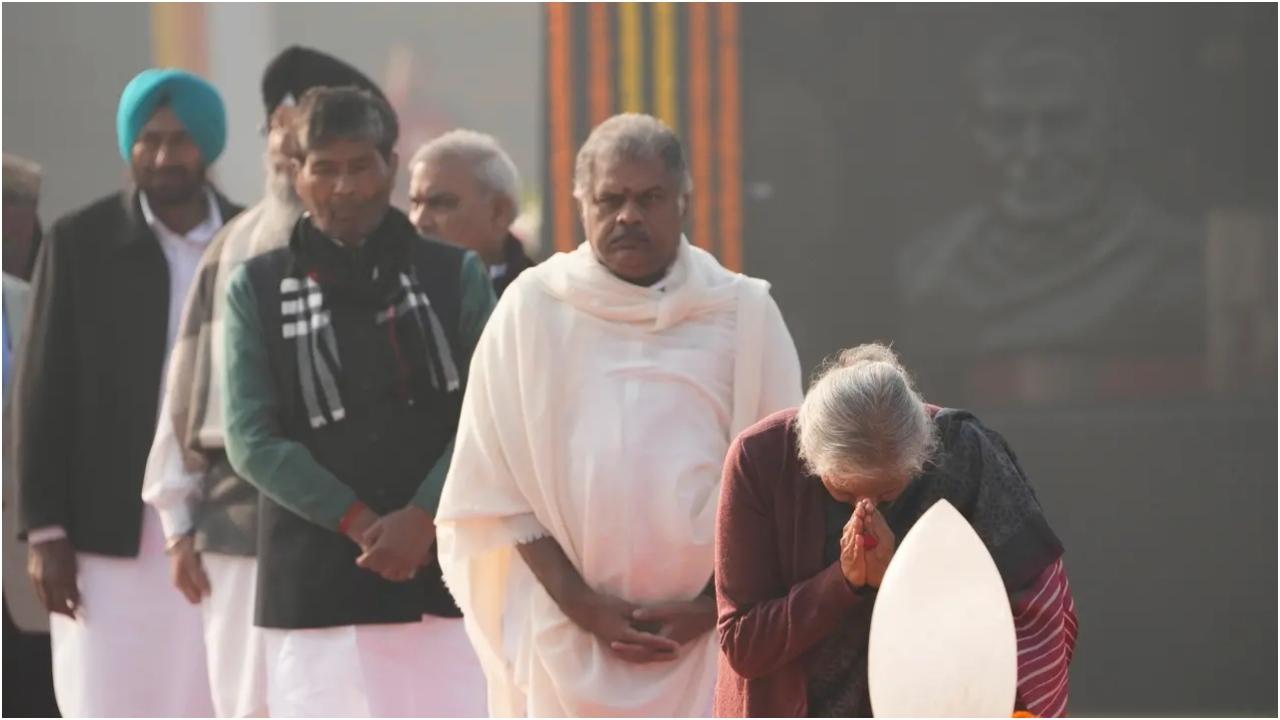 इस बीच, लोगों को `विकसित भारत` का राजदूत बनने और दूसरों को भी ऐसा करने के लिए प्रेरित करने के लिए नमो ऐप पर 