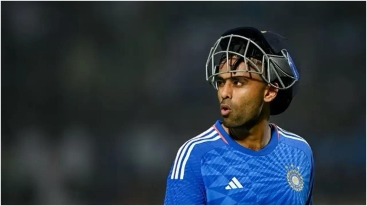अपनी शानदार पारी के साथ, उन्होंने भारत के लिए 2,000 T20I रन पूरे किए. उन्होंने ये मुकाम महज 56 पारियों में हासिल किया. सूर्यकुमार ने भारत के धुरंधर बल्लेबाज विराट कोहली की बराबरी कर ली है, जिन्होंने 56 पारियों में यह उपलब्धि हासिल की थी.
