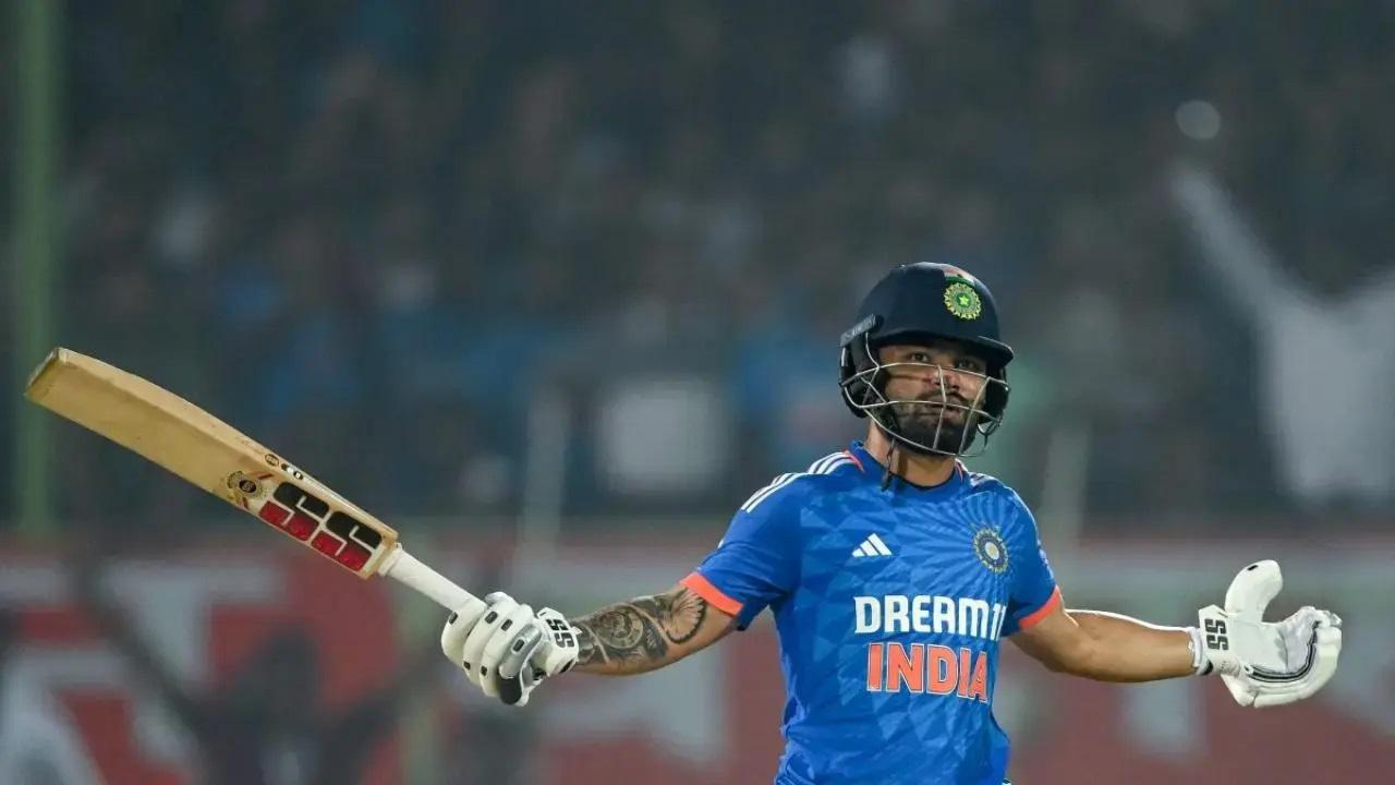 केएस भरतकेएस भरत ने 9 फरवरी, 2023 को खेल के सबसे लंबे प्रारूप में भारत के लिए डेब्यू किया.