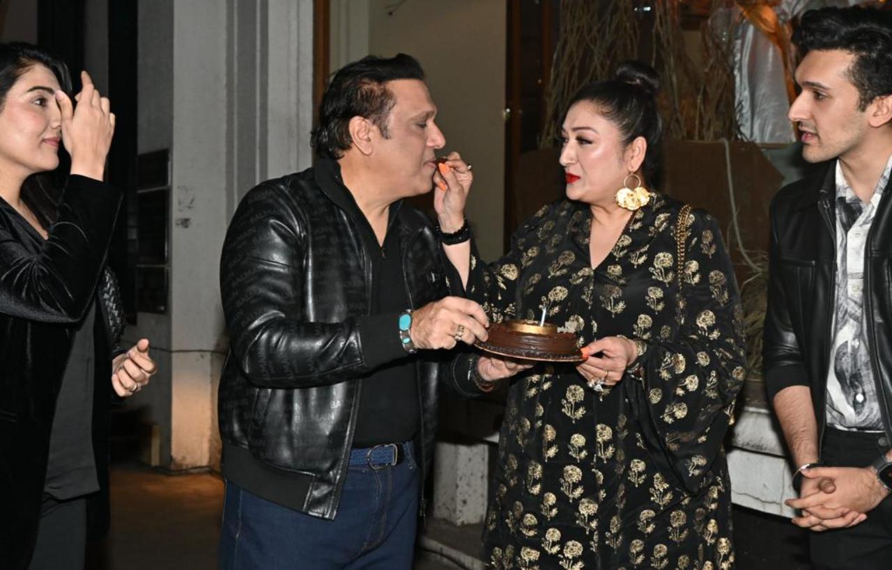 फैंस एक्टर गोविंदा को जन्मदिन की शुभकामनाएं दे रहे हैं.
