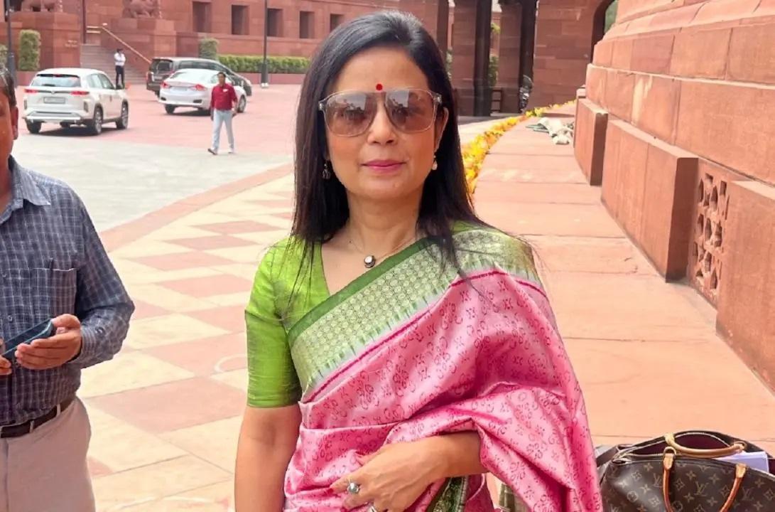 महुआ मोइत्रा- एक्स