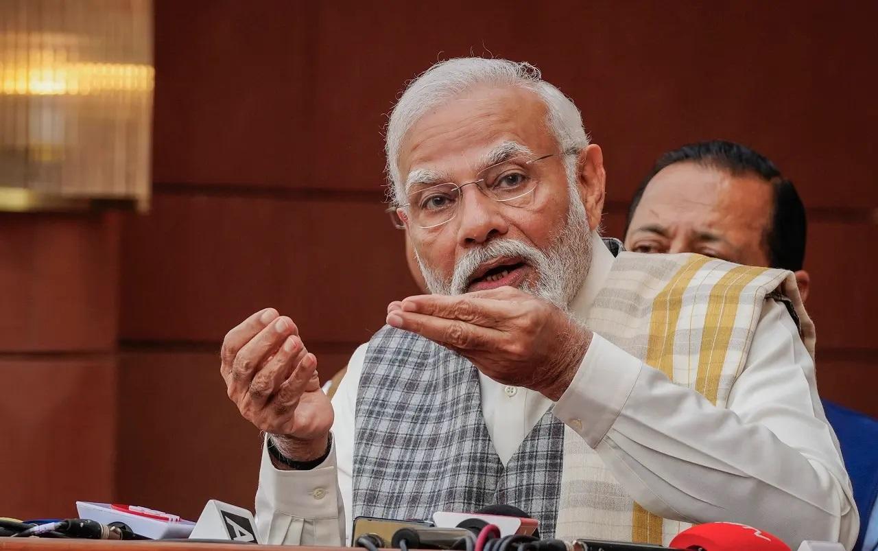 पीएम मोदी ने कहा, लेकिन अगर चर्चा नहीं होती है तो देश उन चीजों को मिस करता है.