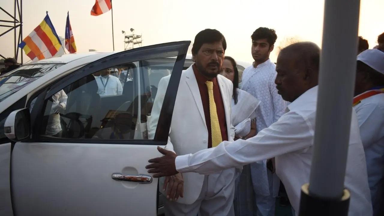 कार्यक्रम का आयोजन डॉ. बाबासाहेब अम्बेडकर धम्म दीक्षा उत्सव समिति द्वारा किया गया था. 