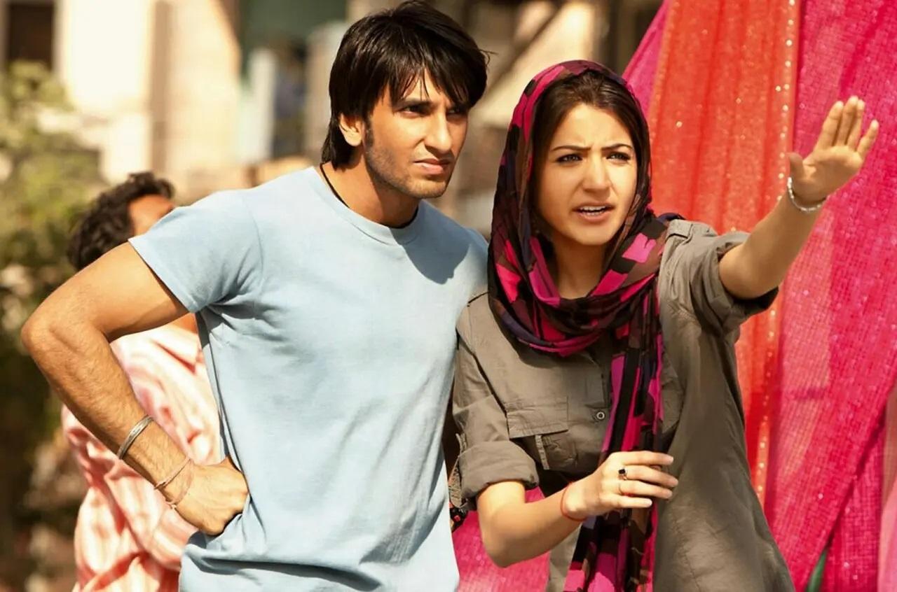 बैंड बाजा बारात (2010)जिस फिल्म से अभिनेता रणवीर सिंह ने डेब्यू किया था, वह फिल्म पहले रणबीर कपूर को ऑफर की गई थी. हालाँकि, उन्होंने रणवीर के `बैंड बाजा` डेब्यू का मार्ग प्रशस्त करने वाली भूमिका से इनकार कर दिया.