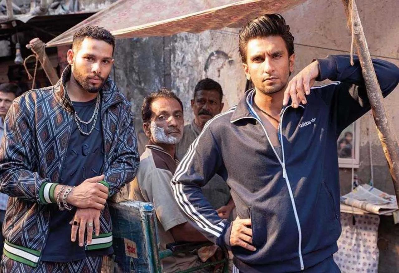 गली बॉय (2019)
जोया अख्तर ने एक बार फिर रणबीर को फिल्म ऑफर की. उन्होंने कथित तौर पर यह कहते हुए फिल्म को ना कह दिया कि यह एक सहायक भूमिका है. ये बात भी रणवीर सिंह को नागवार गुजरी.