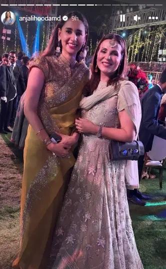 हसलीन कौर ने रणदीप हुडा को उनके बड़े दिन की बधाई देने के लिए उनके साथ तस्वीर खिंचवाई.