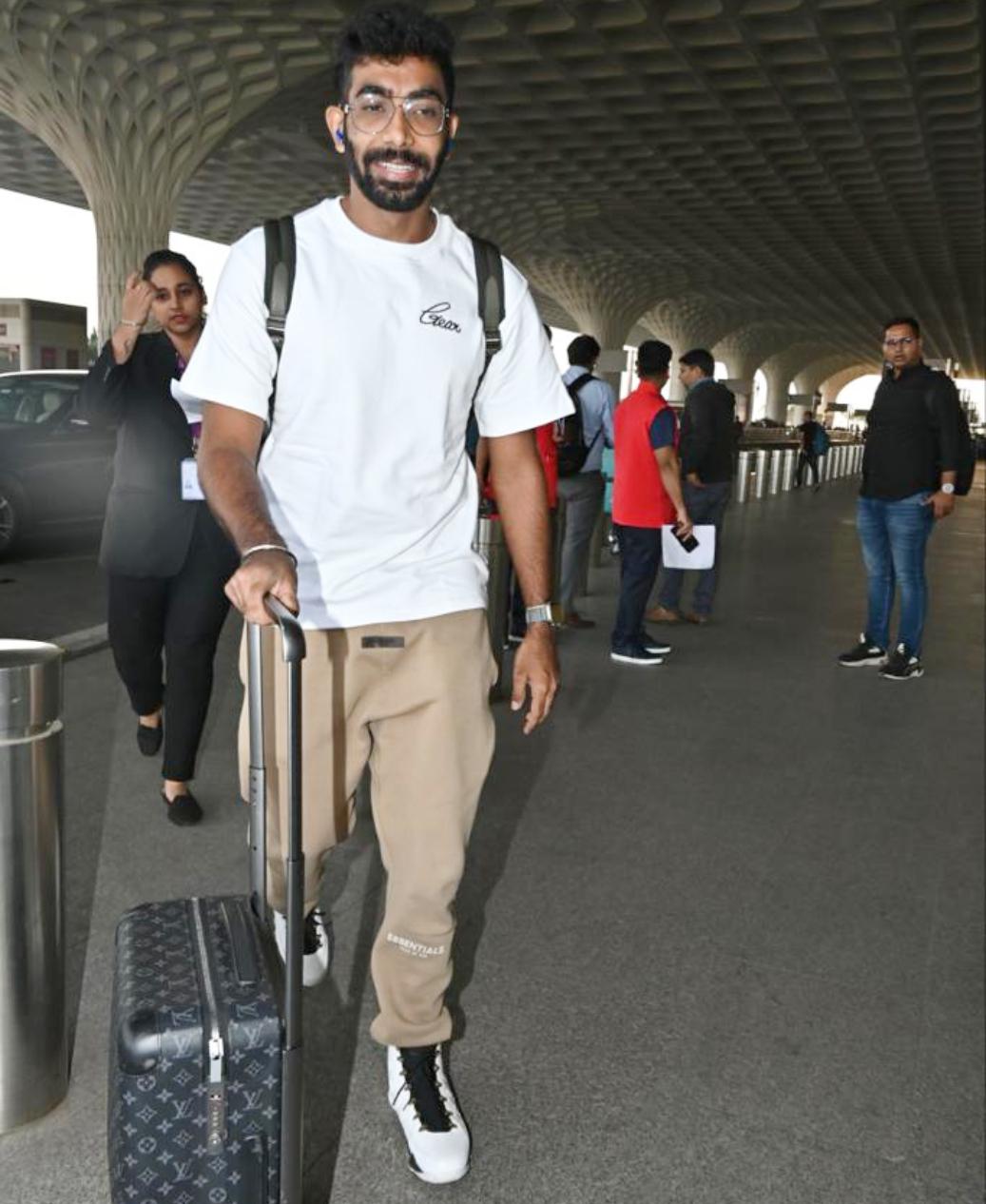 मिली जानकारी के अनुसार, दक्षिण अफ्रीका में दो टेस्ट मैच होने वाले है. पहला टेस्ट 26 दिसंबर को शुरू होगा और 30 दिसंबर तक चलेगा. दूसरा टेस्ट 3 जनवरी 2024 को शुरू होगा और 7 जनवरी 2024 तक चलेगा.  