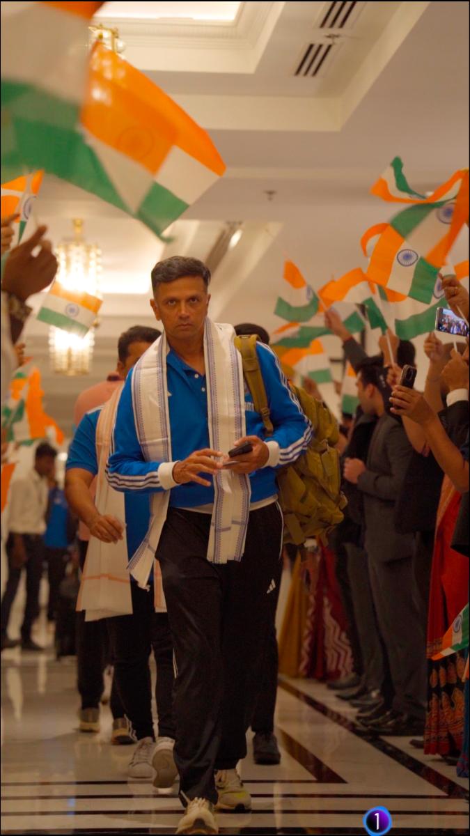 इस मैच को जीतने के बाद टीम ने शुक्रवार दोपहर मुंबई एयरपोर्ट से अहमदाबाद के लिए उड़ान भरी.