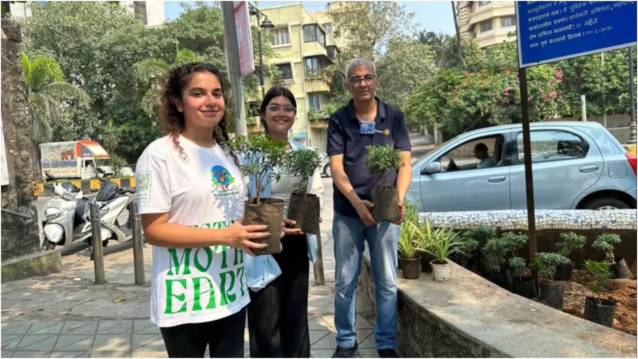 स्कूलों और कॉलेजों के 20 स्वयंसेवकों के रोस्टर के साथ, PPAIndia की टीम भविष्य के परिणामों का वादा करने वाले उद्देश्य में नए जोश का संचार कर रही है. हम साक्षी से पूछते हैं कि उन्हें किस बात ने प्रेरित किया? वह मिडडे को बताती है: “बांद्रा वर्ली सी लिंक से अपने कॉलेज जाते समय मैंने धुंध से भरा आसमान देखा जिसमें शहर का केवल एक छायाचित्र दिखाई दे रहा था. वह निर्णायक बिंदु था.