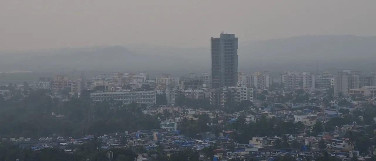 समीर ऐप के अनुसार, रविवार को मुंबई का वायु गुणवत्ता सूचकांक (एक्यूआई) `मध्यम` श्रेणी में बताया गया.