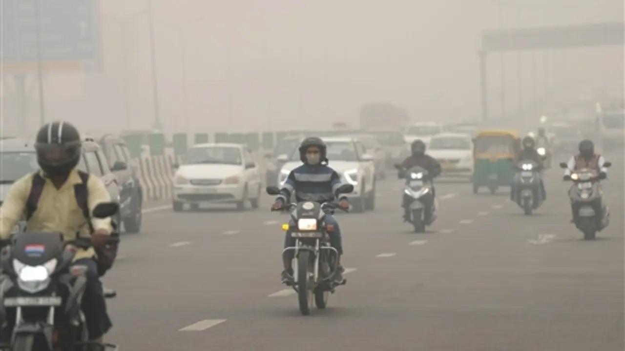 ये उपाय केंद्र की वायु प्रदूषण नियंत्रण योजना के अंतिम चरण का निर्माण करते हैं और आदर्श रूप से राजधानी में वायु गुणवत्ता सूचकांक 450 का आंकड़ा पार करने से कम से कम तीन दिन पहले सक्रिय किया जाना चाहिए, जैसा कि वायु गुणवत्ता प्रबंधन आयोग द्वारा तैयार नीति दस्तावेज़ में बताया गया है.