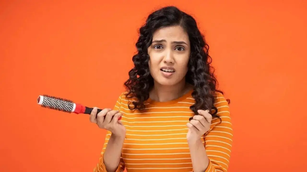 हेयर स्पा कराने से पहले पार्लर में अपने हेयर टाइप के बारे में बात करना न भूलें. स्पा से पहले जरूर बताएं कि बालों का टेक्सचर क्या है. बाल ऑयली हैं या रूखे हैं या बालों से जुड़ी कोई अन्य समस्या तो नहीं है.
