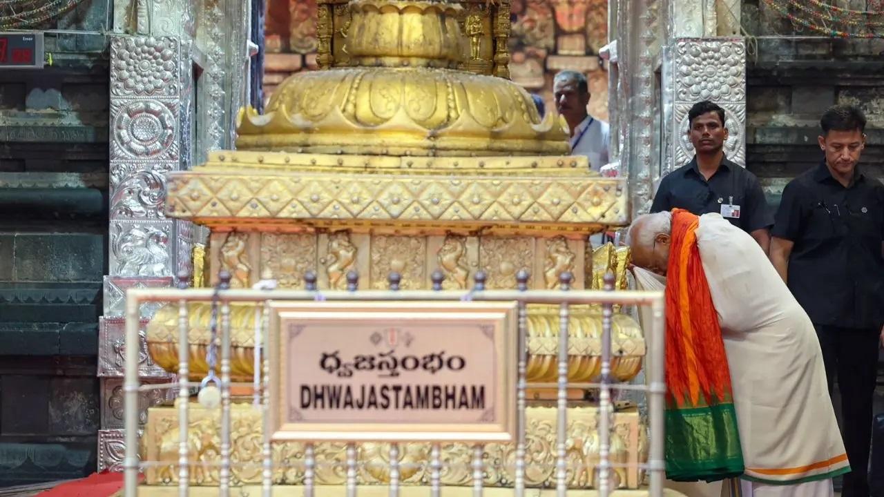पीएम मोदी ने एक्स (पूर्व में ट्विटर) पर तिरुपति जिले के तिरुमाला शहर में पवित्र मंदिर की अपनी यात्रा की शेयर की हैं.