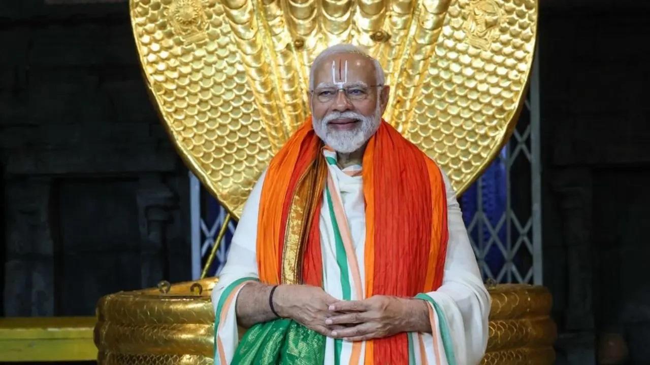 सप्ताह के अंत में प्रधानमंत्री विश्व जलवायु शिखर सम्मेलन के लिए 30 नवंबर से 1 दिसंबर तक दुबई, संयुक्त अरब अमीरात जाएंगे. वहां द्विपक्षीय बैठकें भी करेंगे.