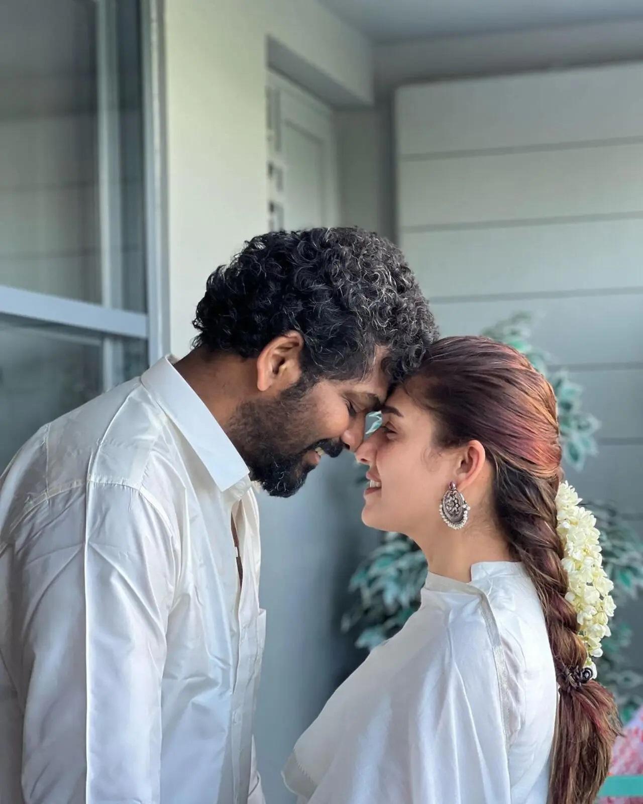 नयनतारा और विग्नेश दक्षिण में सबसे अधिक पसंद किए जाने वाले सेलेब्रिटी जोड़ों में से एक हैं और एक-दूसरे के चीयरलीडर्स बनकर प्रमुख लक्ष्य निर्धारित करते हैं.
