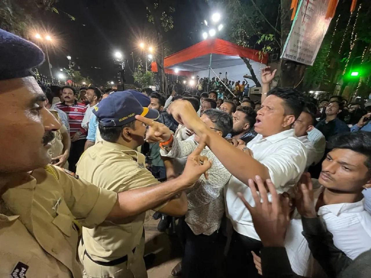उन्होंने बताया कि राम मंदिर का उद्घाटन 22 जनवरी 2024 को होगा, जो दिवंगत बाल ठाकरे की जयंती के एक दिन पहले होगा. बालासाहब ठाकरे का जन्म 23 जनवरी 1926 को पुणे, महाराष्ट्र में हुआ था. (तस्वीर/अतुल कांबले)