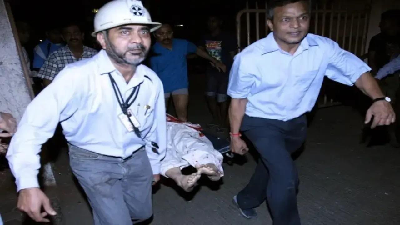 मुंबई आतंकवादी हमला, जिसे 26/11 के नाम से भी जाना जाता है, 26 से 29 नवंबर, 2008 तक मुंबई में अलग जगहों पर आतंकी हमले और विस्फोट किए गए थे.