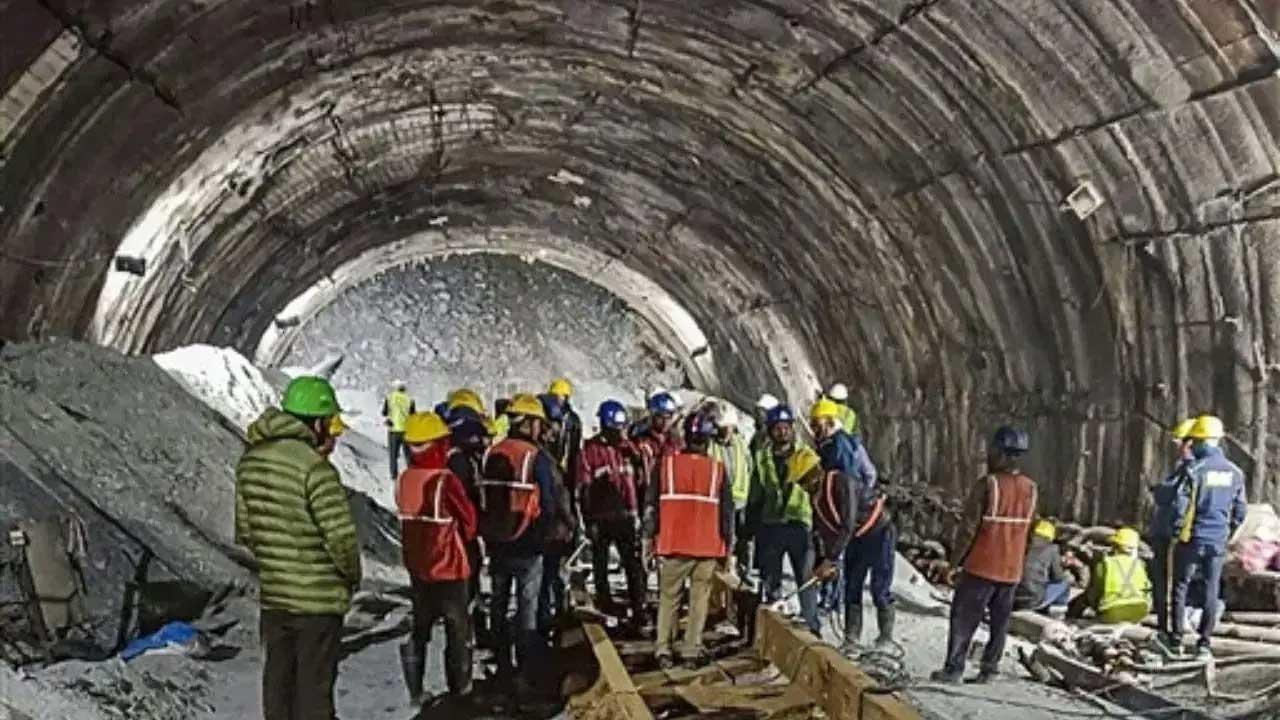 उत्तरकाशी में सिल्क्यारा सुरंग में बचाव अभियान की फाइल फोटो
