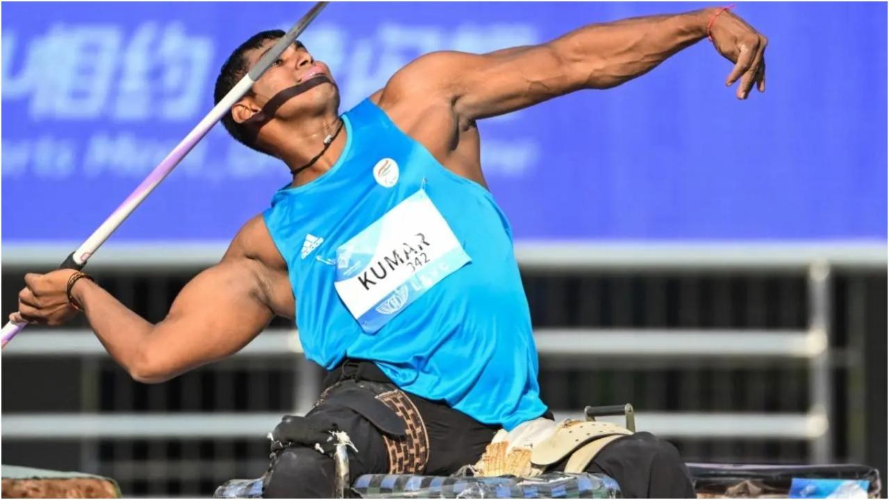 भारत के परवीन कुमार पुरुषों की जैवलिन थ्रो F57 फ़ाइनल में प्रतिस्पर्धा करते हैं (तस्वीर: AFP)