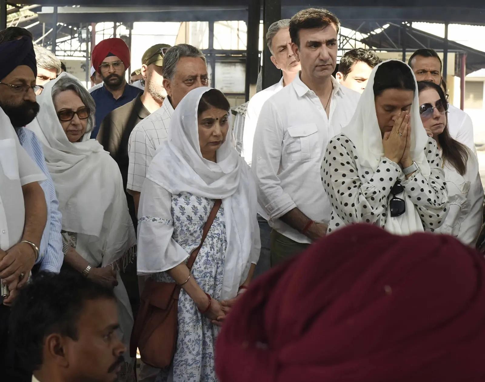 बिसन सिंह बेदी की बहू ने सोशल मीडिया पर उनको श्रद्धांजलि अर्पित करते हुए नोट भी लिखा है