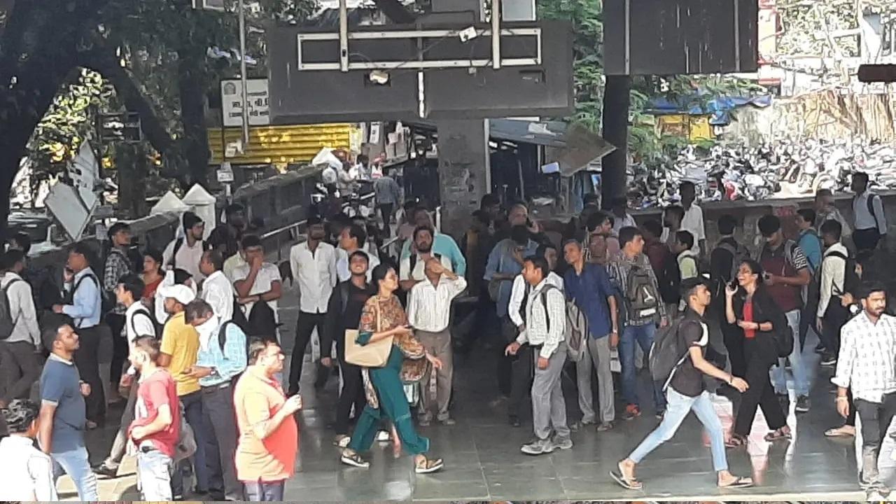 पश्चिम रेलवे ने 27 अक्टूबर से 5 नवंबर तक मुंबई में 2,500 से अधिक लोकल ट्रेन सेवाओं को रद्द करने की घोषणा की।
