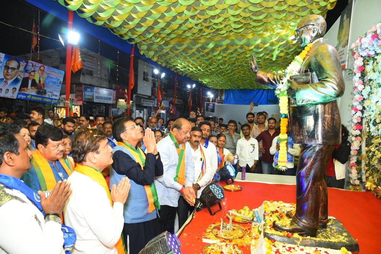 इस दौरान पीयूष गोयल ने भारतरत्न डॉक्टर बाबासाहेब अंबेडकर को वंदन भी किया. 