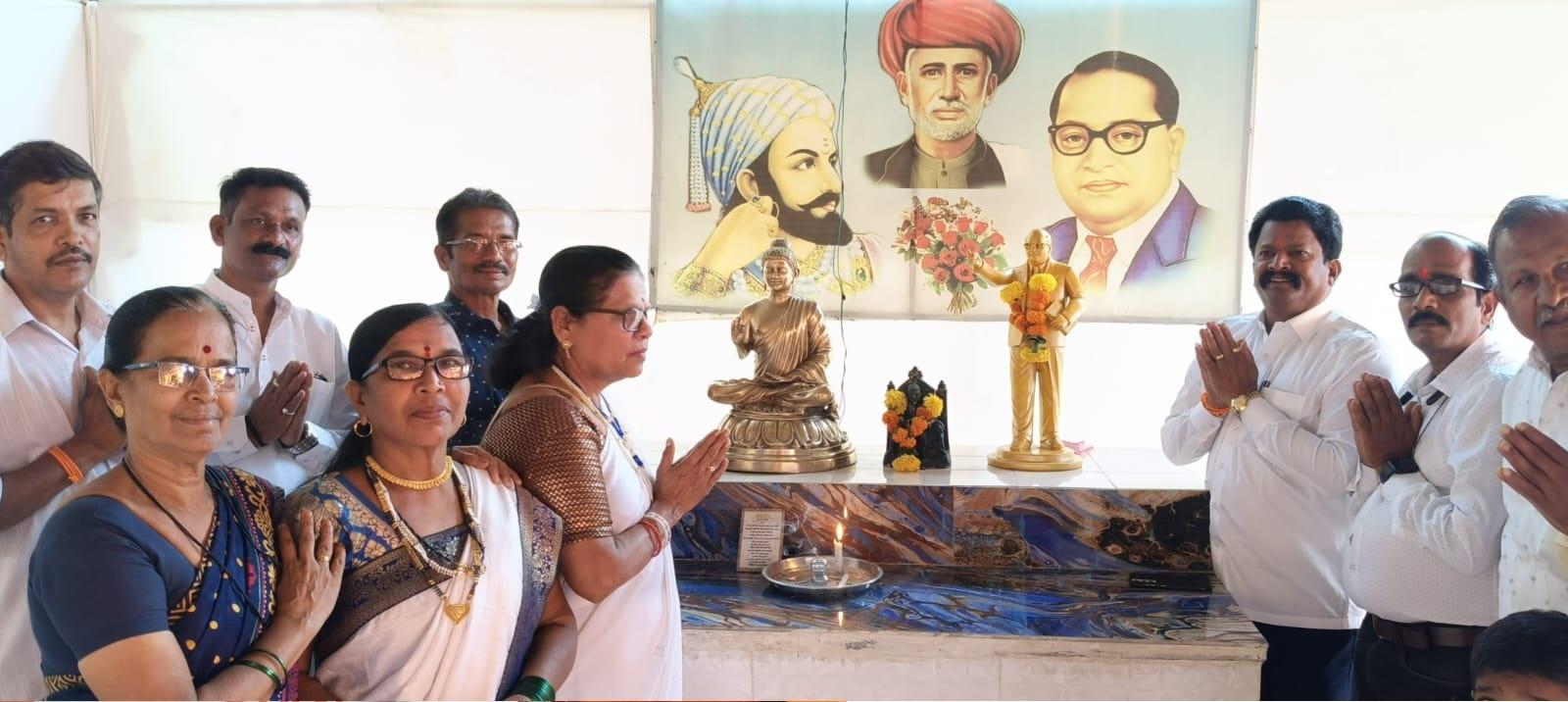 लोगों से समस्या सुनने से लेकर उनके दूर करने तक शिवसेना (UBT) के नेता मंगेश चव्हाण सक्रीय नजर आते है. 