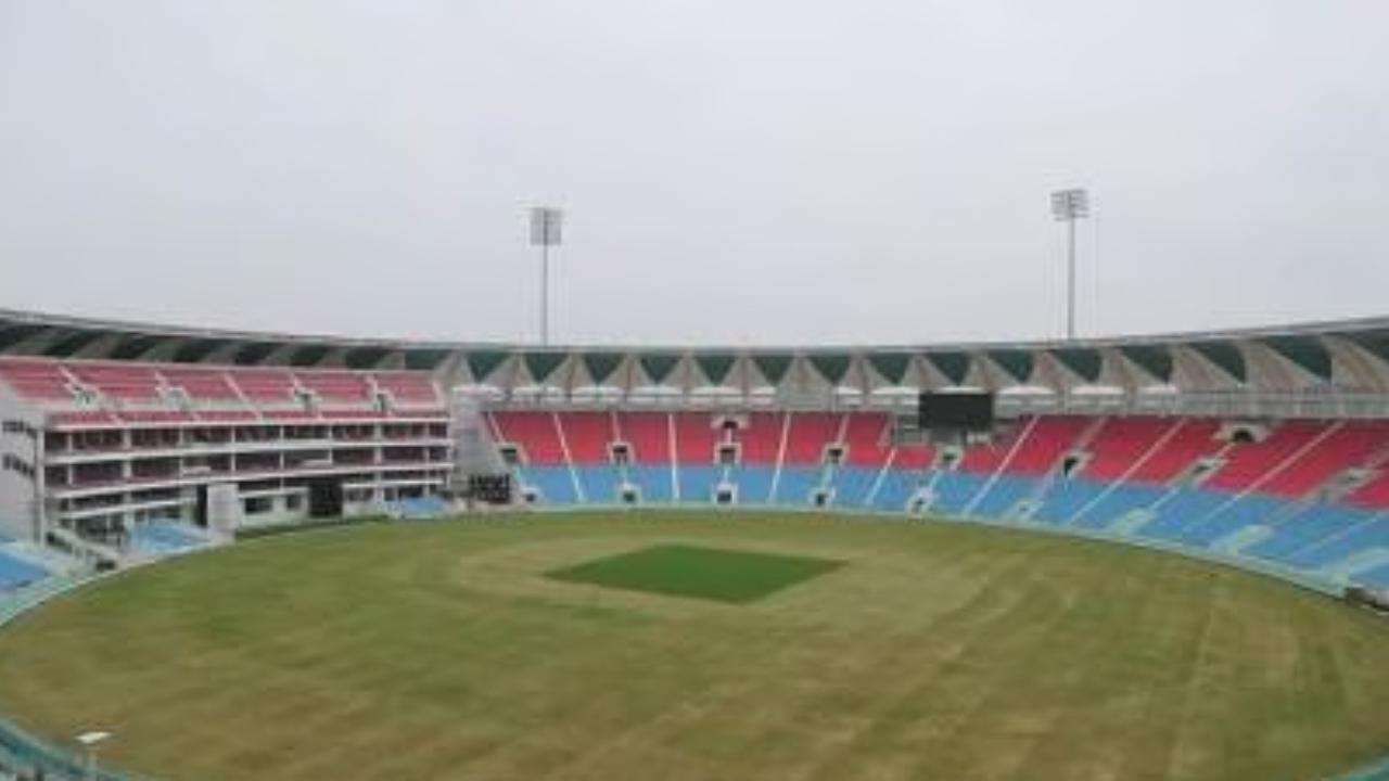 स्टेडियम बनाने के लिए जमीन 99 साल के लिए लीज पर दी जाएगी.
