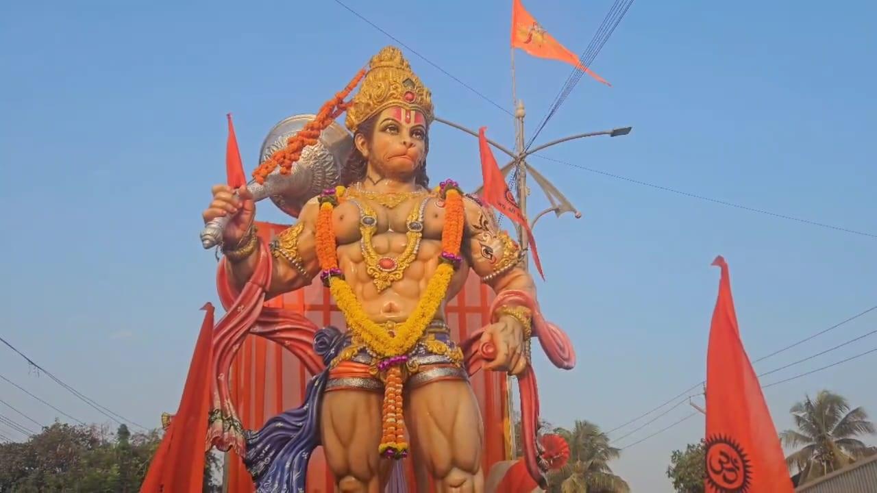 श्री हनुमान की प्रतिकृति देखने जैसी थी. 