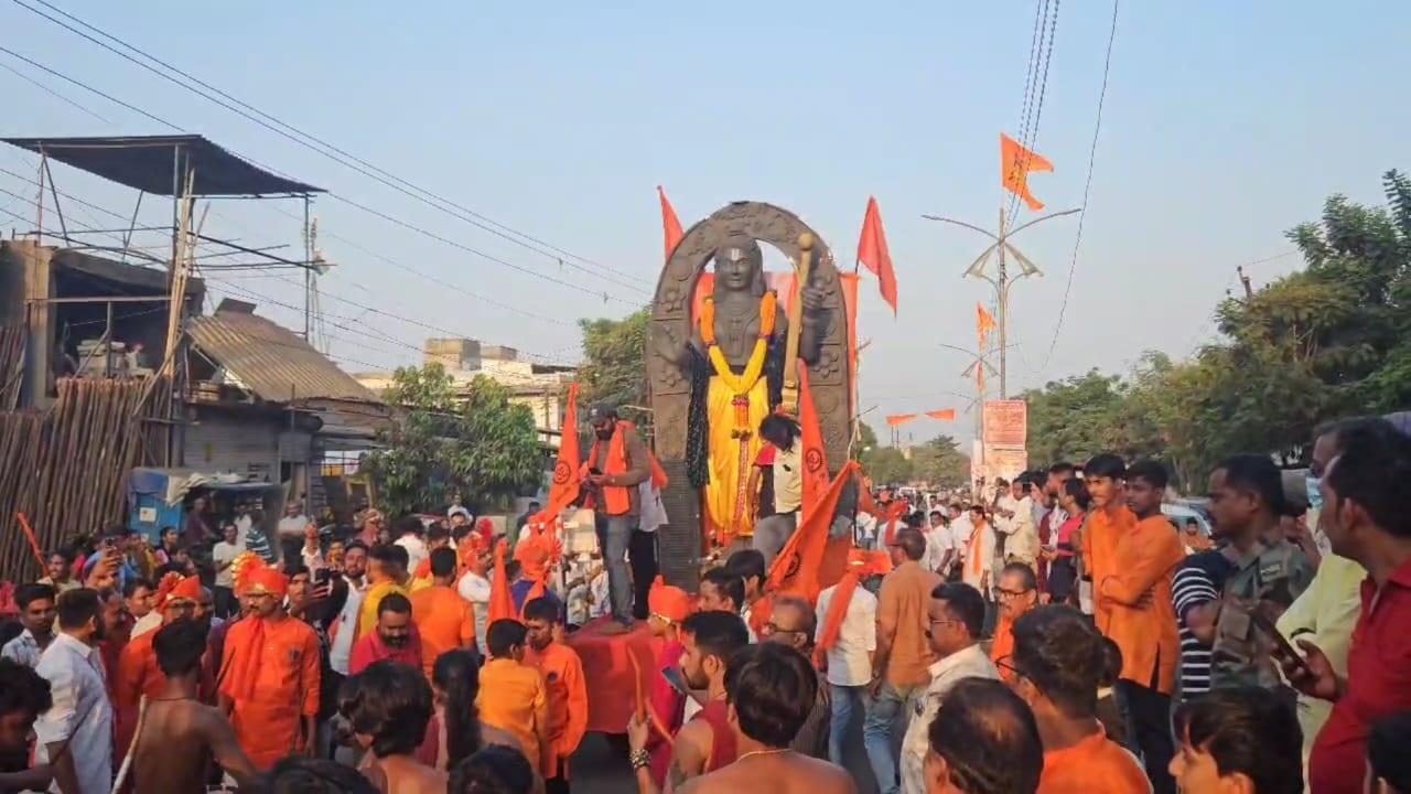 भगवान श्री राम की भी प्रतिकृति इस दौरान दिखाई दी. 