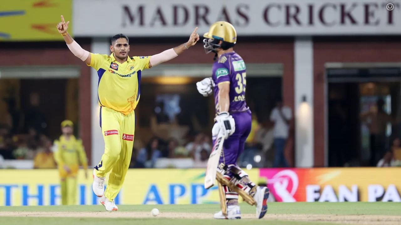  घरेलू मैदान पर दो जीत के बाद चेन्नई हैदराबाद और दिल्ली से हार गई. Photos/iplt20