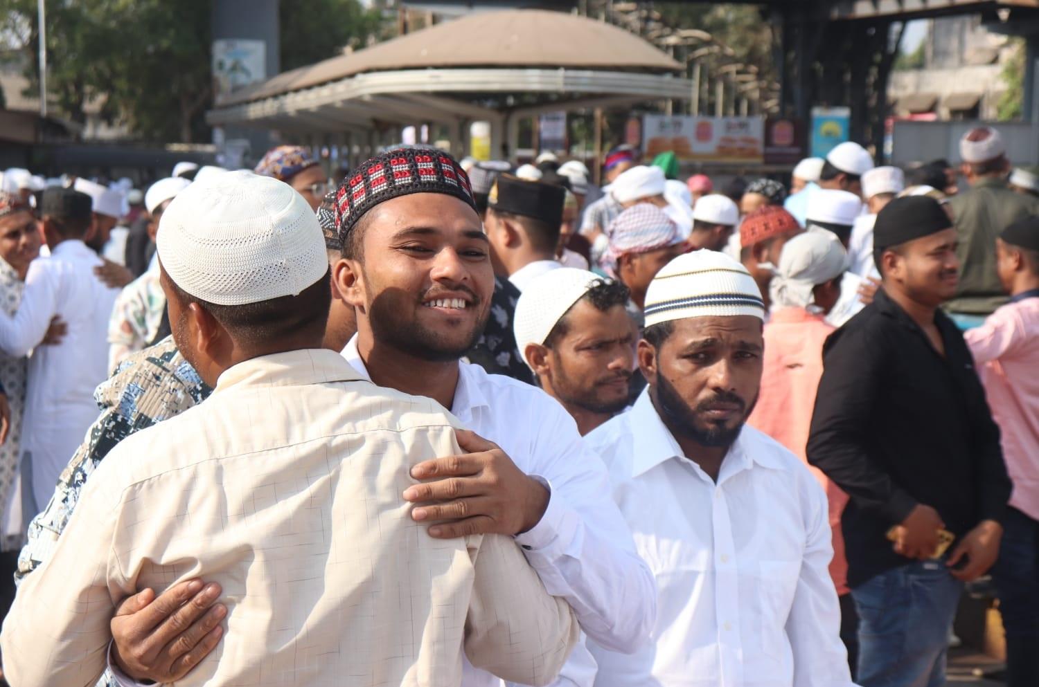 ईद-उल-फितर इस्लामिक चंद्र कैलेंडर के 10वें महीने शव्वाल के पहले दिन मनाया जाता है. 