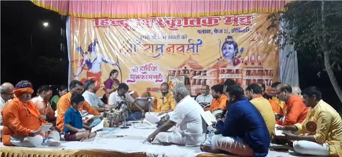 सुंदरकांड के पाठ में भक्ति संगीत भी शामिल किए गए और सभी भक्त इस आयोजन में शामिल हुए.