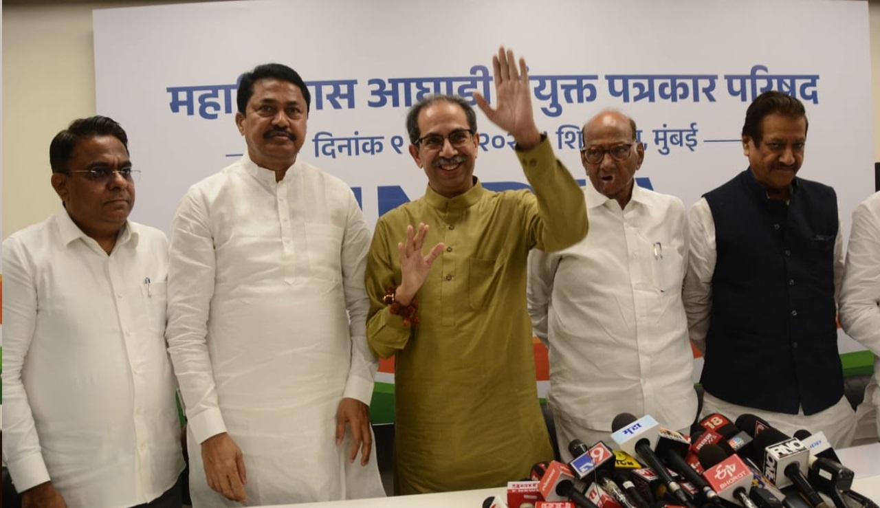 दक्षिण मुंबई में शिवसेना (UBT) कार्यालय `शिवालय` में एक संवाददाता सम्मेलन को संबोधित करते हुए, पार्टी प्रमुख और राज्य के पूर्व मुख्यमंत्री उद्धव ठाकरे ने कहा कि सीट-बंटवारे का समझौता हो गया है और गठबंधन को जीतना और भाजपा को हराना यह इसका महत्वपूर्ण उद्देश्य है.`