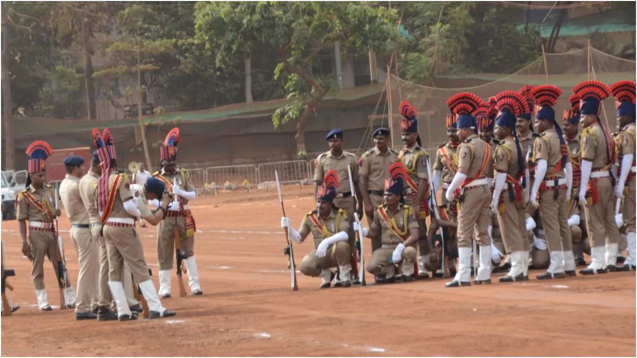 इसके अलावा, भारत के सामाजिक-आर्थिक ताने-बाने में महाराष्ट्र के योगदान को कम करके नहीं आंका जा सकता.