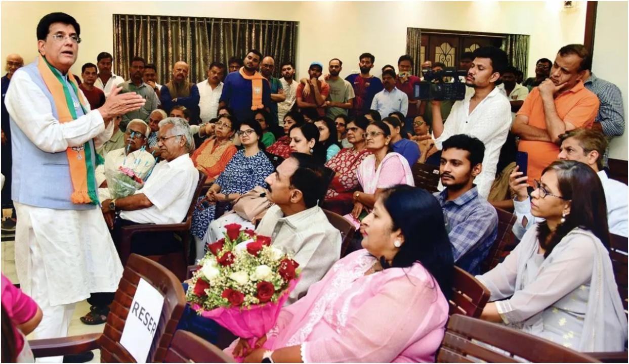 पीयूष गोयल ने शहर में शून्य मलिन बस्तियों की संभावना पर चर्चा की. तस्वीर/निमेश दवे