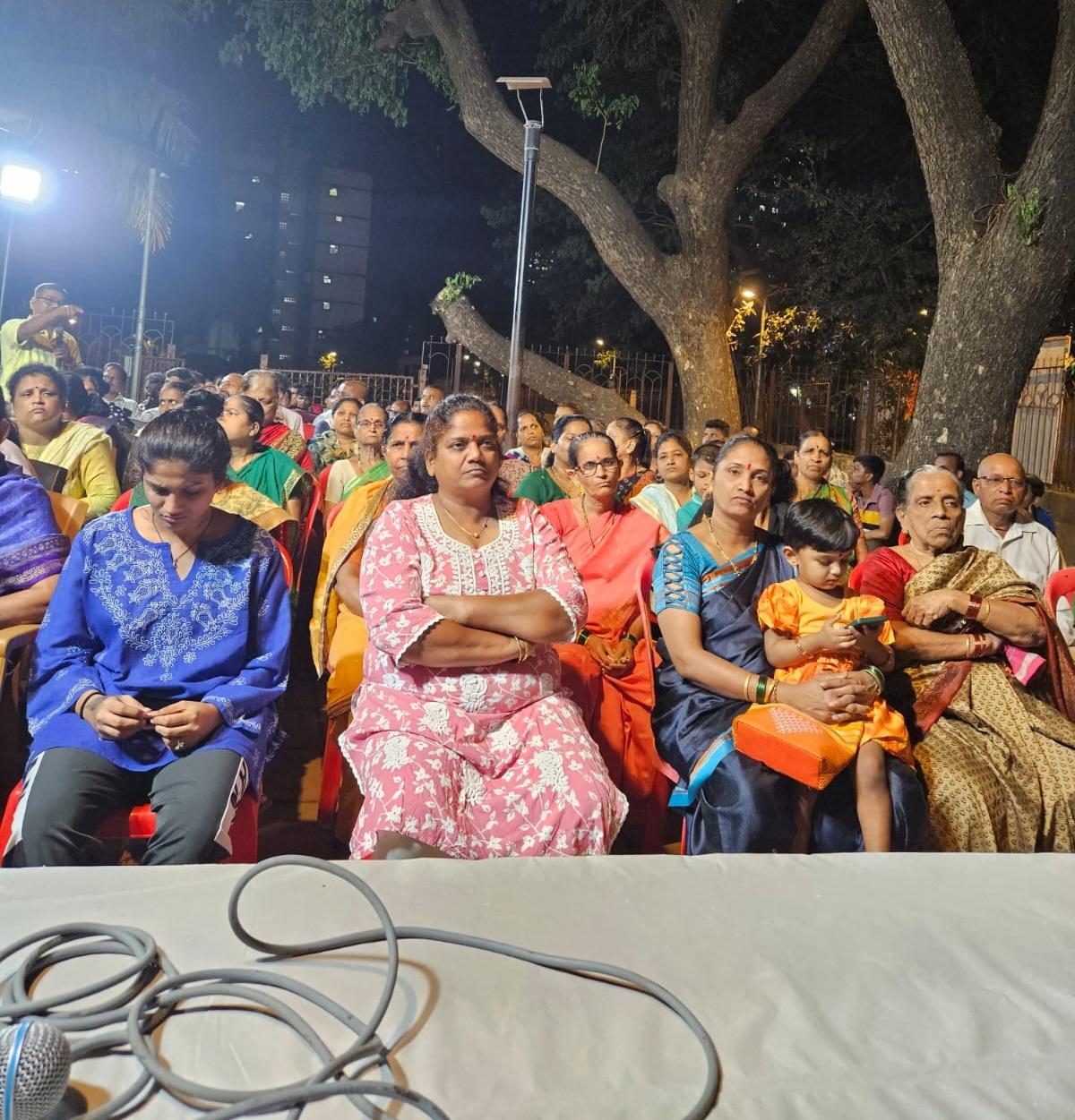 साथ ही सुर्वे ने स्थानीय लोगों को आश्वाशन दिया कि `दहिसर पूर्व में स्थित संत ज्ञानेश्वर मैदान की सुंदरता बढ़ने के लिए प्रयास करेंगे. इसके अलावा उनकी देख रेख के लिए उचित कदम उठाएंगे. 